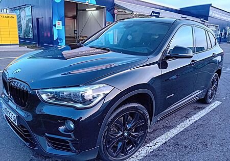 BMW X1 xDrive20i Aut. Sport Line mit viel Extras