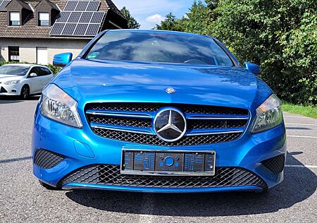 Mercedes-Benz A 180 (BlueEFFICIENCY) Style