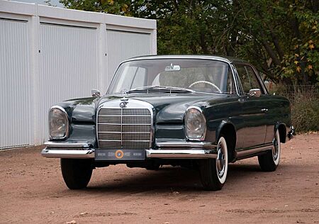 Mercedes-Benz 220 W111 SEB Coupe Automatik Schiebedach