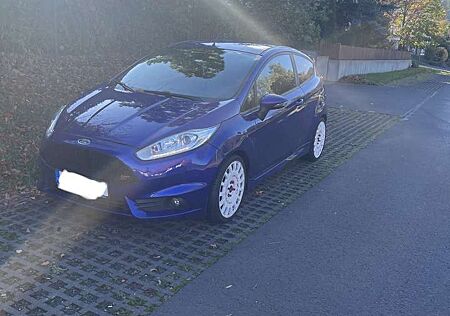 Ford Fiesta 1.6 EcoBoost mit Leder-Sport-Paket ST