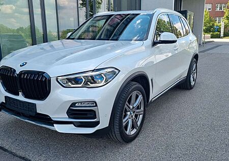 BMW X5 xD 40d xLine Luft Integral Laser Pano AHK H/K