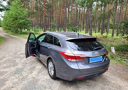 Hyundai i40 Kombi blue 1.6 CRDi Space