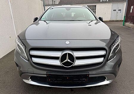 Mercedes-Benz GLA 180 Urban*Pano*LED*PDC*