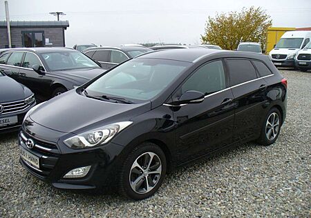 Hyundai i30 blue Kombi 1.6 CRDi DCT Trend,1.Hand,AHK,met,Navi