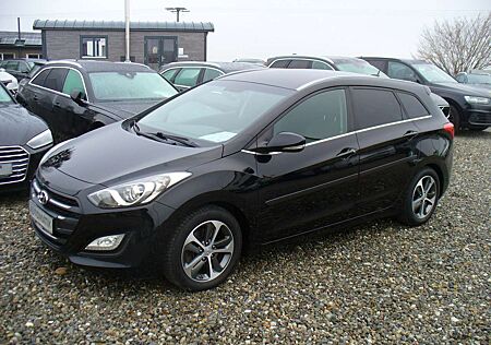 Hyundai i30 blue Kombi 1.6 CRDi DCT Trend,1.Hand,AHK,met,Navi