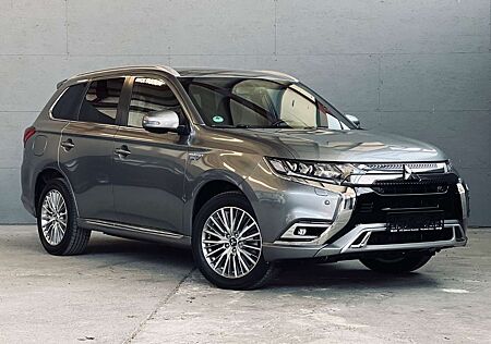 Mitsubishi Outlander PHEV Plus Spirit 4WD Leder Navi LED