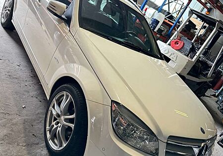 Mercedes-Benz C 180 T CGI BlueEFFICIENCY Avantgarde