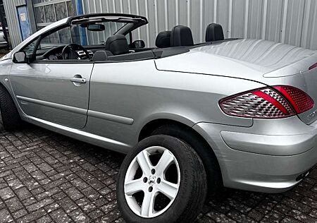Peugeot 307 CC TÜV6-27KLIMA LEDER elVerd.8fach PDC FP!!!