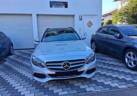 Mercedes-Benz C 200 T Modell mit AVANTGARDE Motorhaube