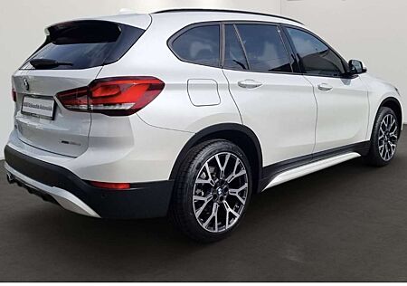 BMW X1 xDrive 25 e Sport Line / Panoramadach / AHK