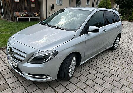Mercedes-Benz B 220 CDI (BlueEFFICIENCY) 7G-DCT