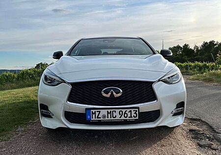Infiniti Q30 Sport