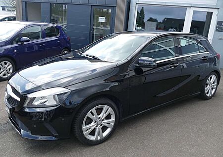 Mercedes-Benz A 180 Klimaautomatik Einparkhilfe Navigation Teilleder