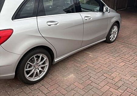 Mercedes-Benz B 200 CDI (BlueEFFICIENCY) 7G-DCT Panorama AHK