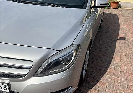 Mercedes-Benz B 200 CDI (BlueEFFICIENCY) 7G-DCT