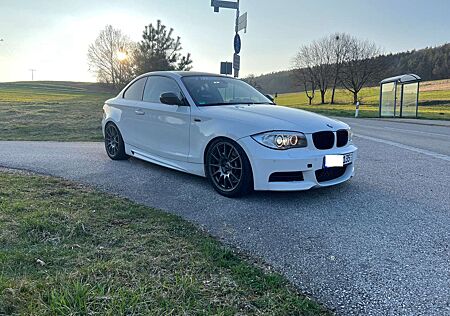 BMW 135i 135 Coupe DKG H&K Recaro 4Punkt Gurte TOP Zustand