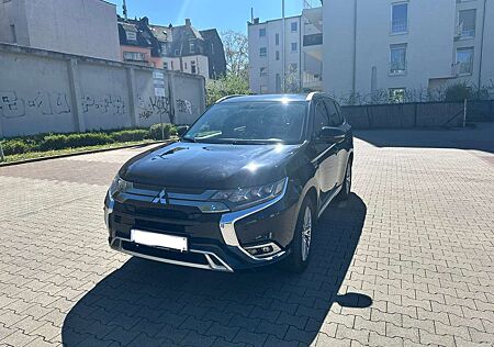 Mitsubishi Outlander 2.4 4WD Plug-In Hybrid Spirit+/360 Kamera/Navi