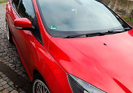 Ford Focus Turnier Turnier 2.0 EcoBoost ST