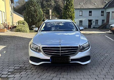 Mercedes-Benz E 220 d T 9G-TRONIC