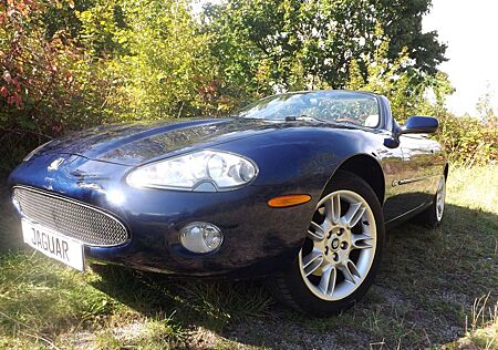 Jaguar XK8 - äußerst attraktiv und technisch perfekt!