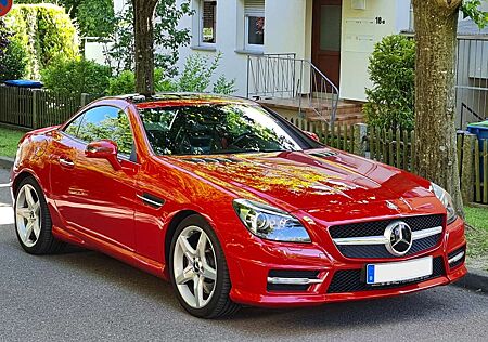 Mercedes-Benz SLK 350 AMG Distronic Harman Sounds.