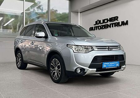 Mitsubishi Outlander ClearTec Invite 4WD, Scheckheft