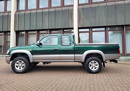 Toyota Hilux Xtra Cab Spezial 4x4 Nur 125 Tkm-1 Hand-AHK !