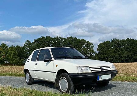 Peugeot 205 XR
