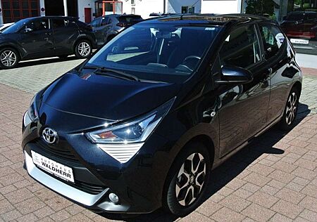 Toyota Aygo (X) x-shift x-play Team Deutschland