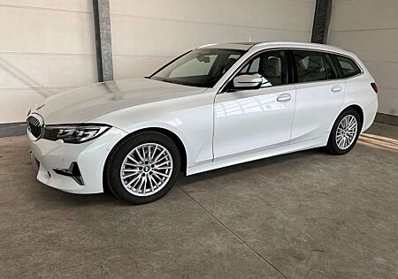 BMW 320 d Touring Aut. Luxury Line+HUD+DAB+Pano+Voll!