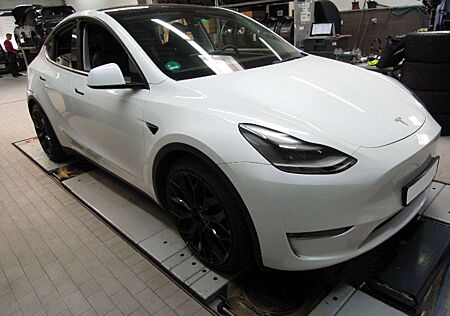 Tesla Model Y Performance Dual Motor AWD AHK