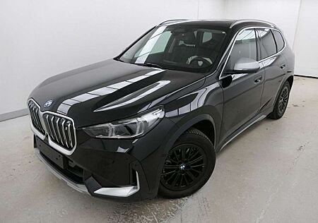 BMW iX1 30 xDrive xLine 360° ACC AHK Pano LRHZ H/K