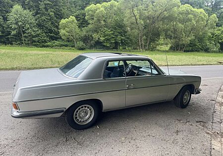 Mercedes-Benz W 114/115 Strich-Acht