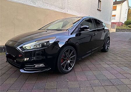 Ford Focus 2.0 EcoBoost ST