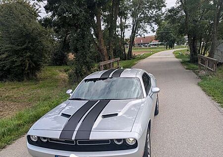 Dodge Challenger Automatik SXT Plus V6 mit NAP Klappenauspuff