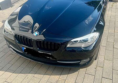 BMW 525 525Aut xDrive Leder Navi Xenon SoftcloseKamera
