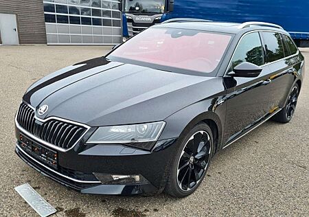 Skoda Superb Combi L&K 4x4 Leder Xenon Virtual Pano