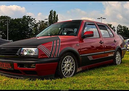 VW Vento Volkswagen 1.8 CLX