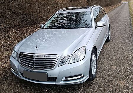 Mercedes-Benz E 220 CDI Elegance / 7G-Tronic Automatik *PDC *AHK