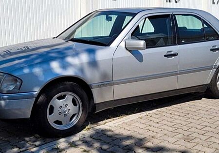Mercedes-Benz C 180 Elegance