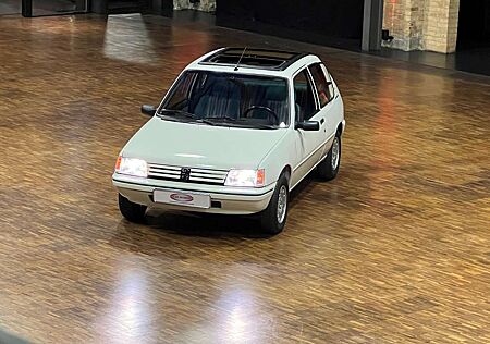 Peugeot 205 Green