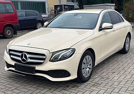 Mercedes-Benz E 200 d AVANTGARDE Aut*PDC*Kamera*LED*Navi*