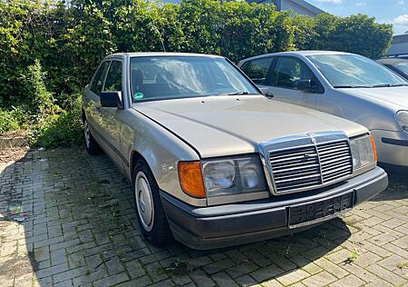 Mercedes-Benz E 230