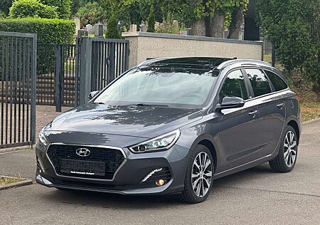 Hyundai i30 cw YES! Plus /Panorama/Navi/R-Kamera/2-Hand