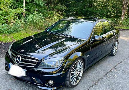 Mercedes-Benz C 63 AMG 7G-TRONIC Performance Plus Drivers Package