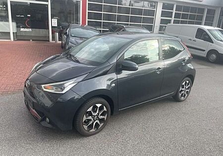 Toyota Aygo x-play Team D