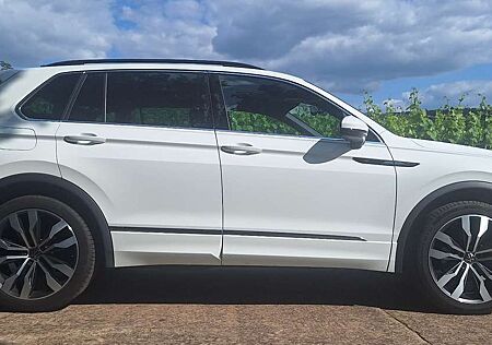 VW Tiguan Volkswagen 2.0 TDI SCR DSGR-Line AHK Sitzh. LED