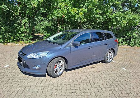 Ford Focus Turnier 1.6 EcoBoost Titanium