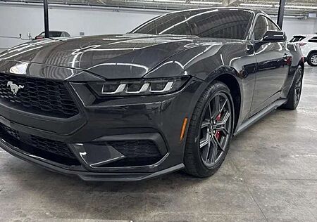 Ford Mustang 2.3L Ecob. Brembo 19 Zoll Teilleder im Vorlauf