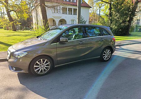Mercedes-Benz B 180 (BlueEFFICIENCY)